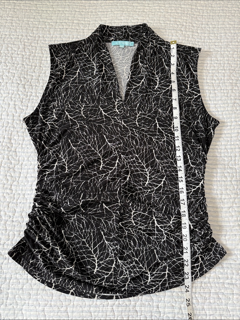 Winter Branches Side Ruched V-Neck Shell - Picture 7 of 9